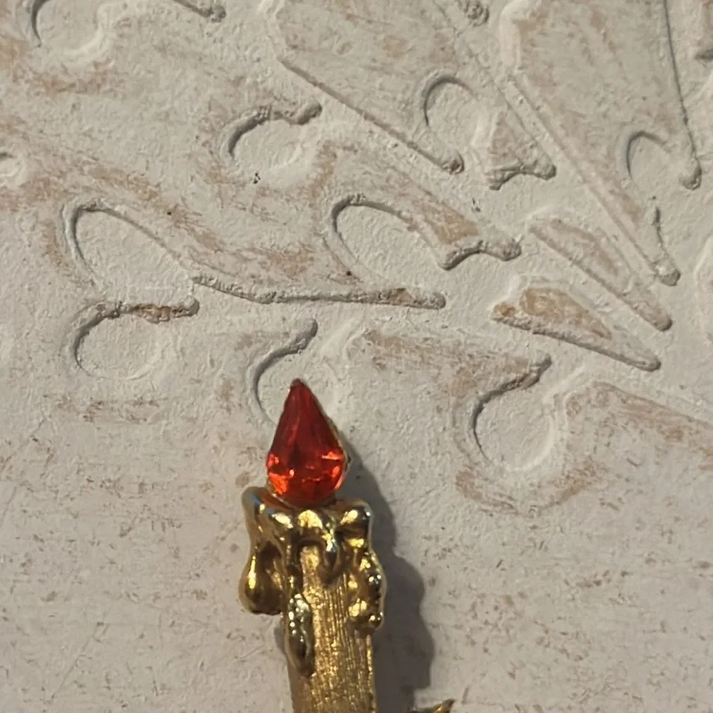 JJ Christmas candle pin
